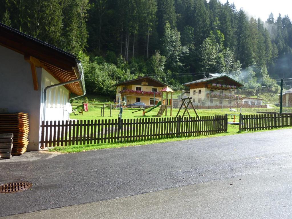 Vronis Landhaus Apartments Huttau Exterior photo